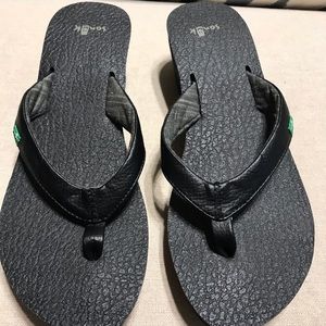 Sanuk wedge flip flops in black